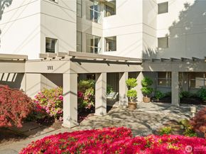 101 99th Avenue NE 101, Bellevue WA 98004