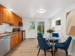 325 105th Ave SE, Bellevue WA 98004