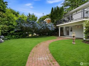 325 105th Ave SE, Bellevue WA 98004