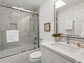 325 105th Ave SE, Bellevue WA 98004