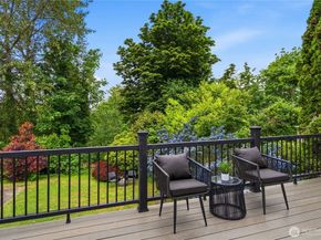 325 105th Ave SE, Bellevue WA 98004