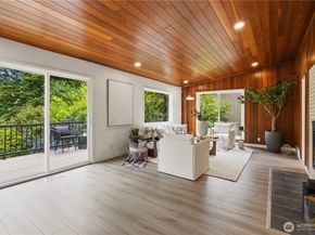 325 105th Ave SE, Bellevue WA 98004