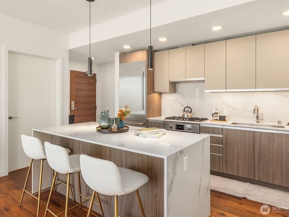 800 Columbia Street 2209, Seattle WA 98104