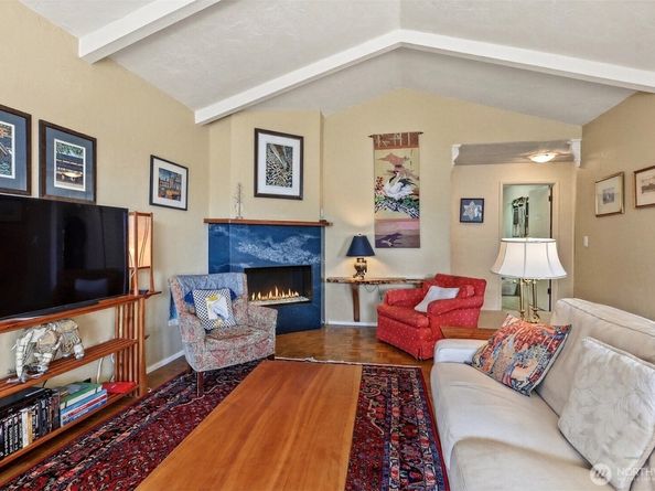 610 Wheeler Street 404, Seattle WA 98109