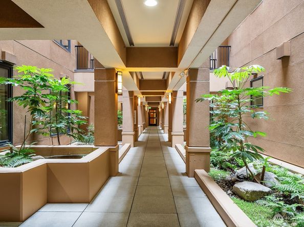 10047 NE Main Street NE 202, Bellevue WA 98004
