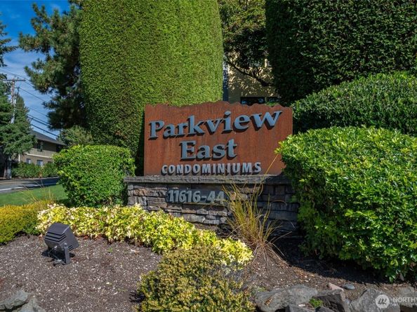 11618 100th Avenue NE 111, Kirkland WA 98034