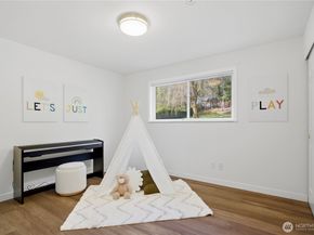 5503 162nd Avenue NE, Redmond WA 98052