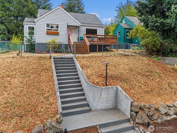 224 Bremerton Boulevard W, Bremerton WA 98312