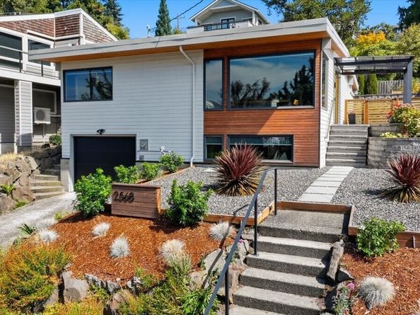 2568 13th Avenue W, Seattle WA 98119