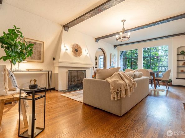 4204 11th Avenue NE 8, Seattle WA 98105