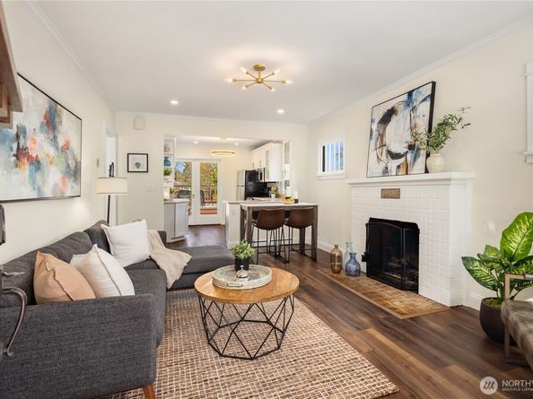 324 NE 54th Street, Seattle WA 98105