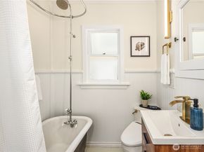 324 NE 54th Street, Seattle WA 98105