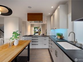 1618 37th Avenue, Seattle WA 98122