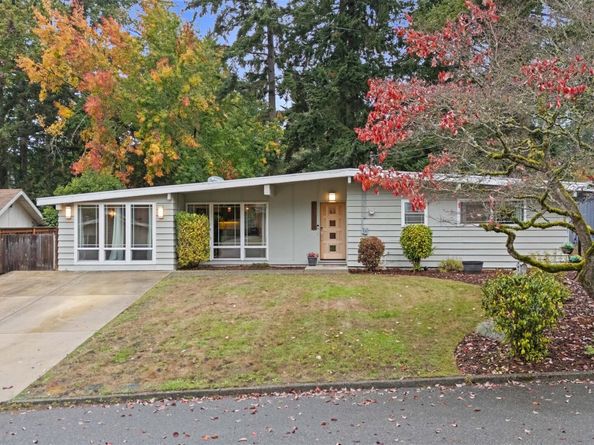 15718 NE 1st Place, Bellevue WA 98008