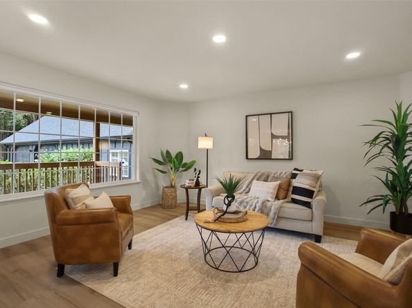 10454 Arrow Point Drive NE, Bainbridge Island WA 98110