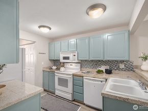 10014 NE 127th Place A201, Kirkland WA 98034