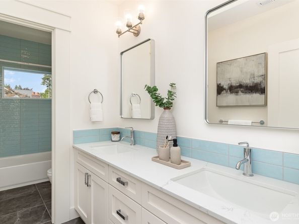 6209 32nd Avenue NE, Seattle WA 98115