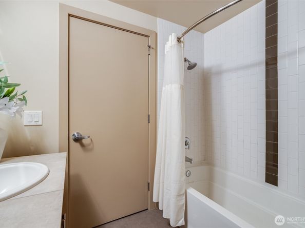 900 Lenora Street W402, Seattle WA 98121