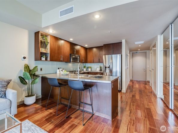 900 Lenora Street W402, Seattle WA 98121