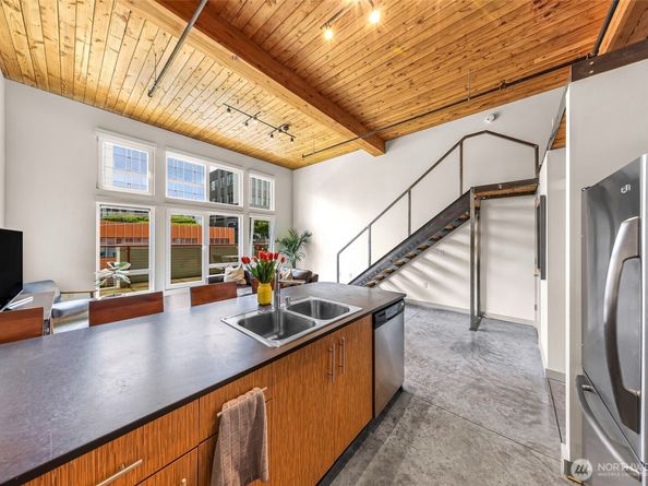 401 9th Avenue N 410, Seattle WA 98109