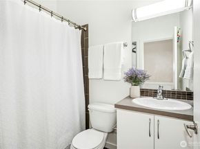 4795 35th Avenue S B, Seattle WA 98118