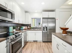 4795 35th Avenue S B, Seattle WA 98118