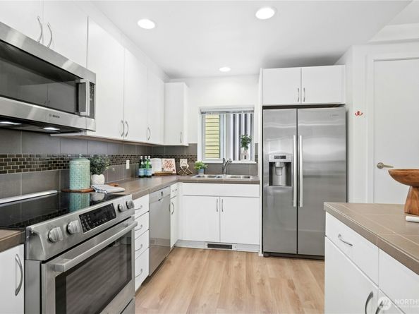 4795 35th Avenue S B, Seattle WA 98118
