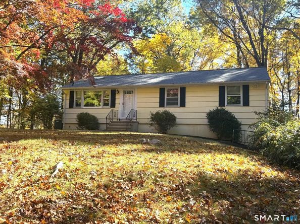 7 Carriage Lane, Danbury CT 06810