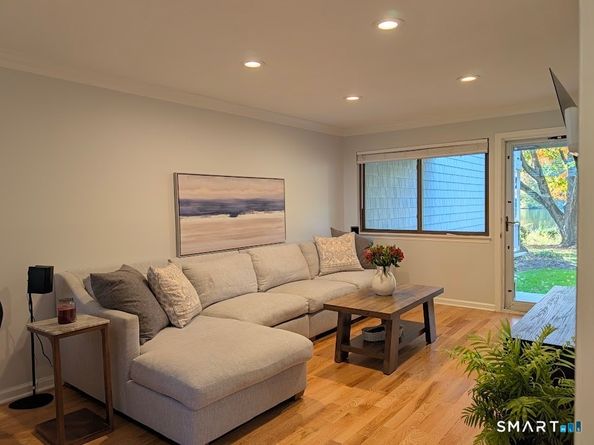 70 Rowayton Woods Drive 70, Norwalk CT 06854