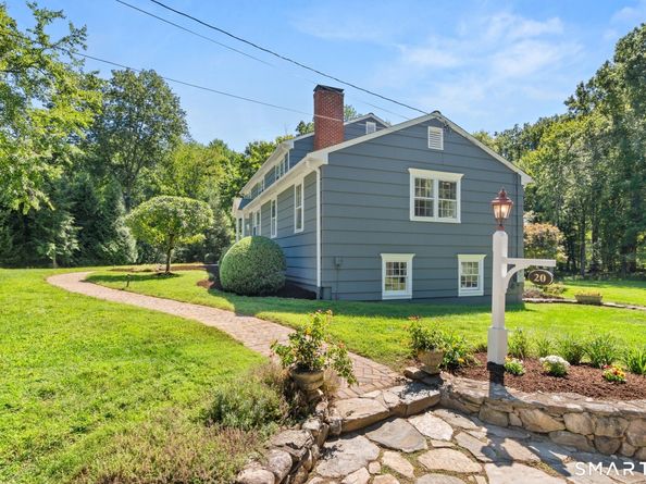 20 Gray Squirrel Drive, New Canaan CT 06840