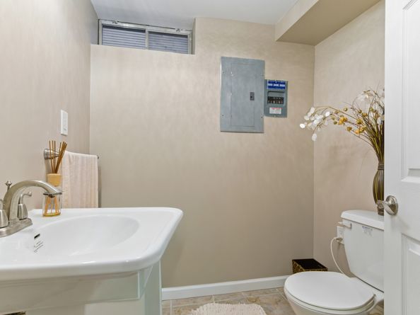 72 Broadmere Road, Stratford CT 06614