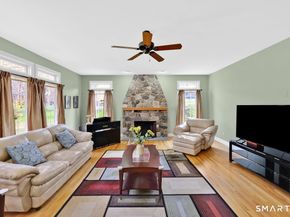 1 Bramble Trail, Newtown CT 06470