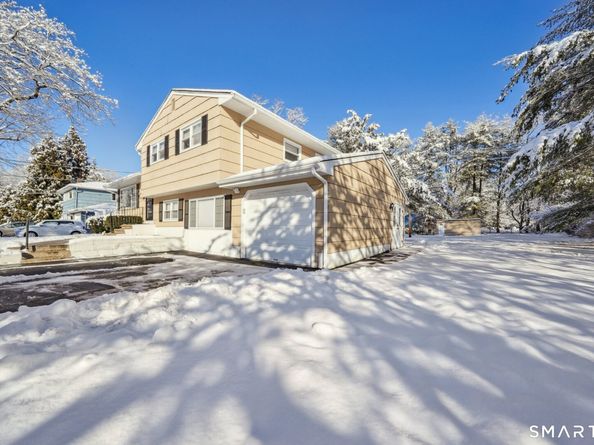 10 Algonquin Road, Norwalk CT 06851