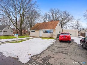 69 Seaver Circle, Bridgeport CT 06606