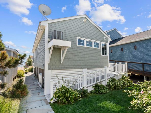16 Shoreline Drive 16, Stratford CT 06615