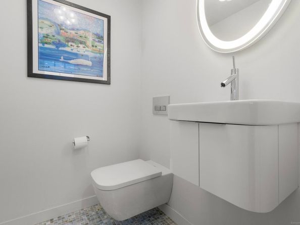 16 Shoreline Drive 16, Stratford CT 06615