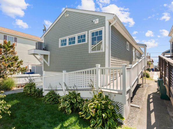 16 Shoreline Drive 16, Stratford CT 06615