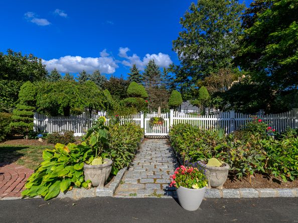Undisclosed Address #24124183, Shelton CT 06484
