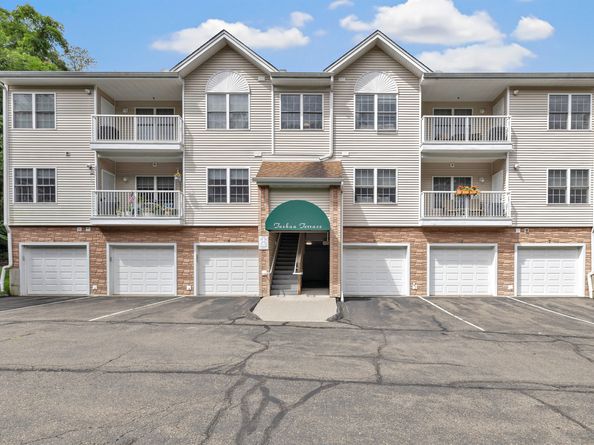 11211 Arganese Place 11211, Trumbull CT 06611