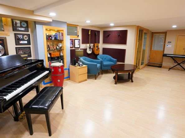 16627 25th Avenue, Flushing NY 11357