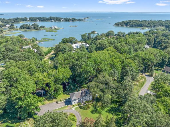 46 Sunswyck Road, Darien CT 06820