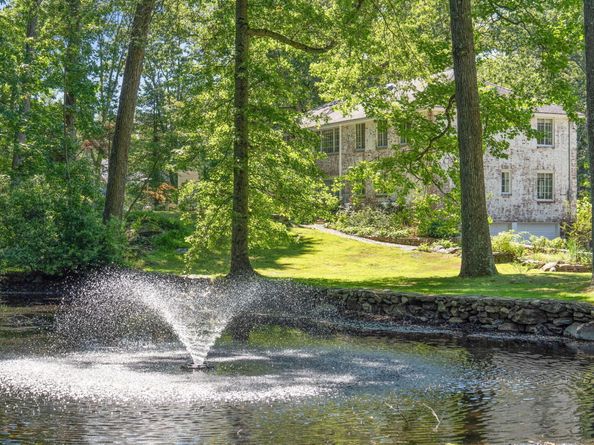 46 Sunswyck Road, Darien CT 06820