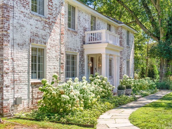 46 Sunswyck Road, Darien CT 06820
