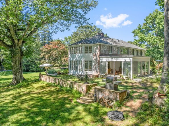 46 Sunswyck Road, Darien CT 06820