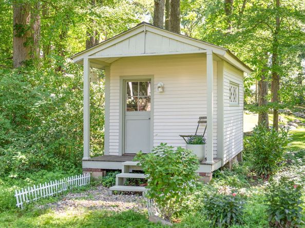 46 Sunswyck Road, Darien CT 06820