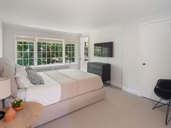 46 Sunswyck Road, Darien CT 06820