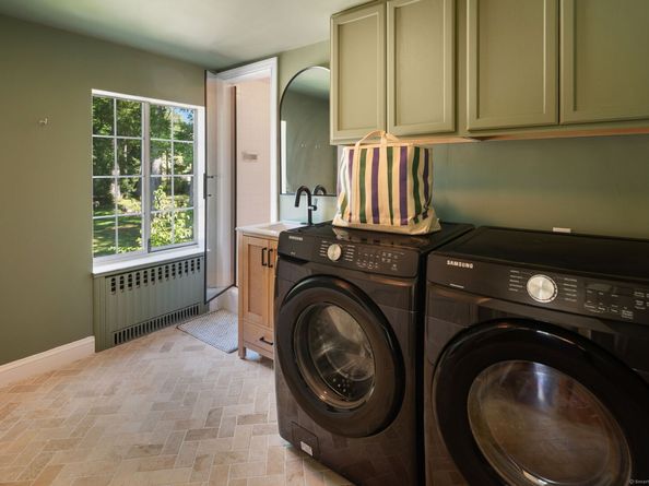 46 Sunswyck Road, Darien CT 06820