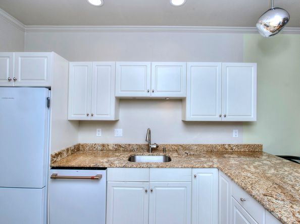 85 Locust Avenue APT 516, New Canaan CT 06840