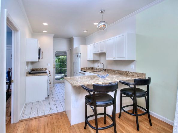 85 Locust Avenue APT 516, New Canaan CT 06840