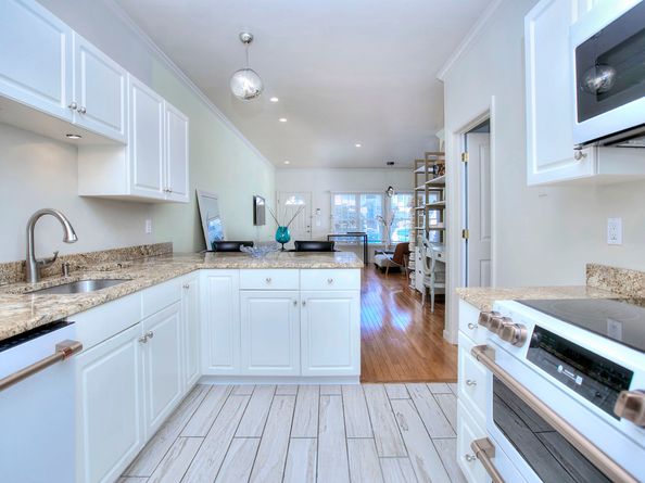 85 Locust Avenue APT 516, New Canaan CT 06840